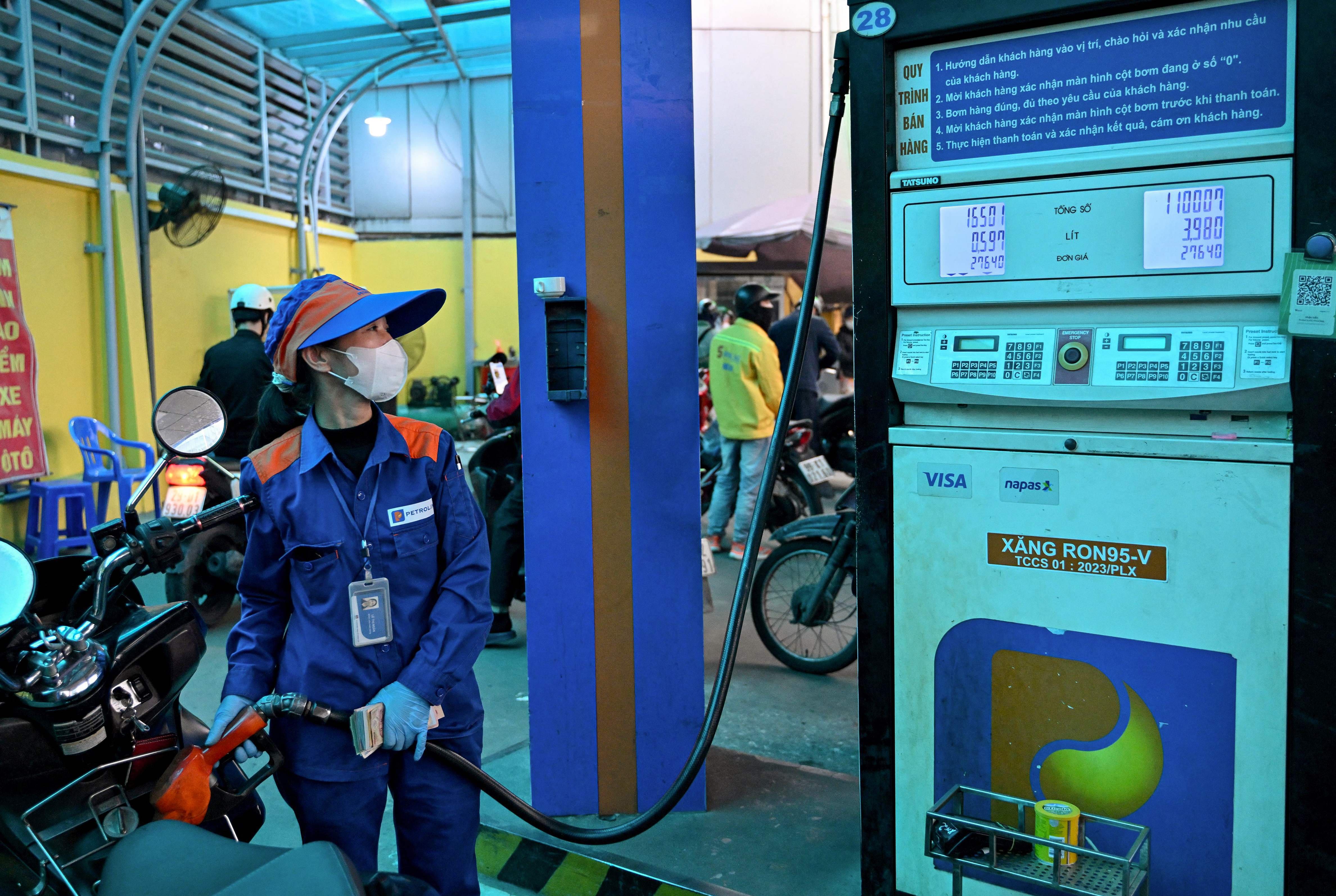 Flamb&eacute;e du p&eacute;trole: le Vietnam veut suspendre les droits de douane sur les carburants