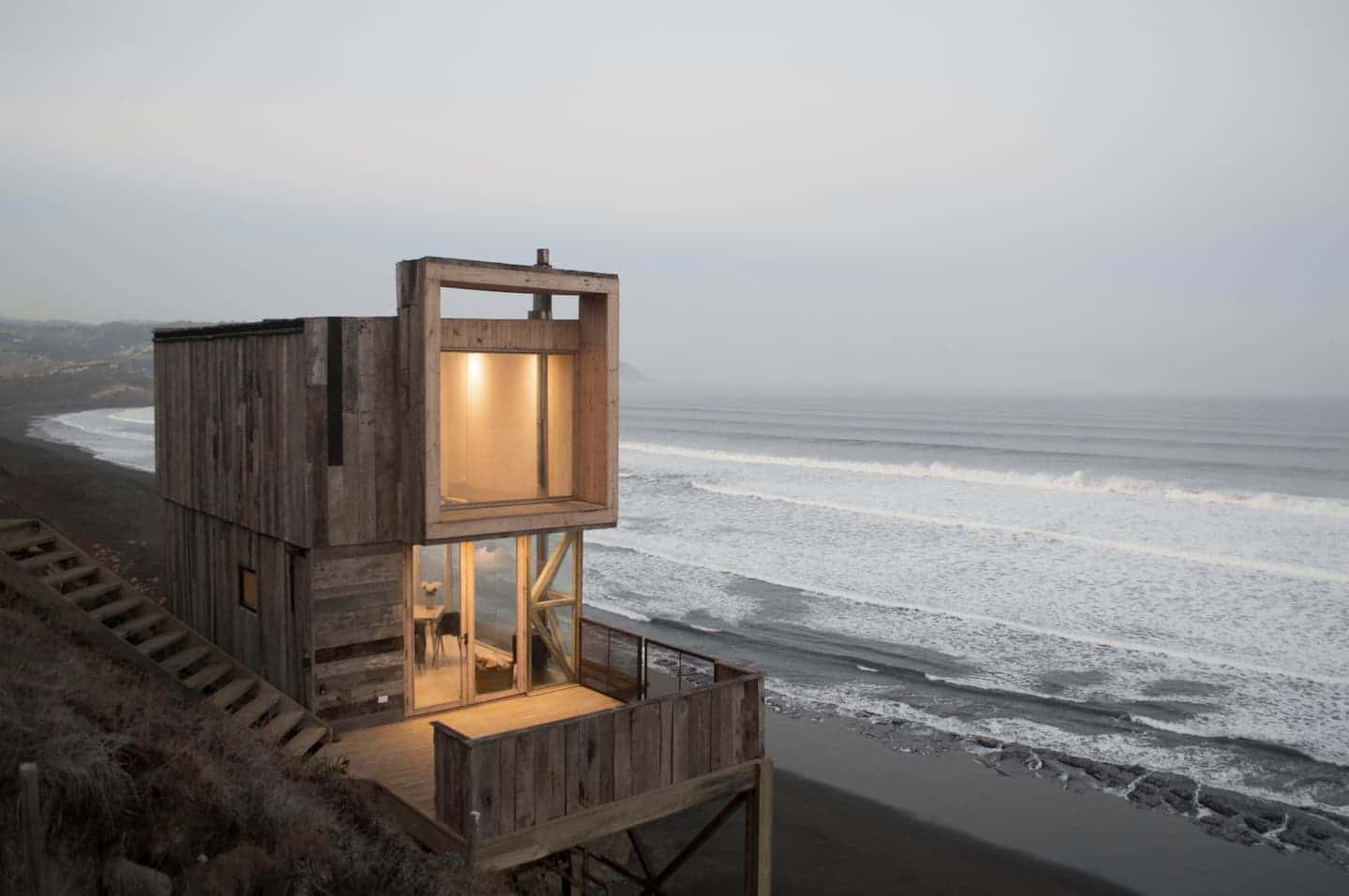 Une cabane posée au-dessus de l’océan à louer