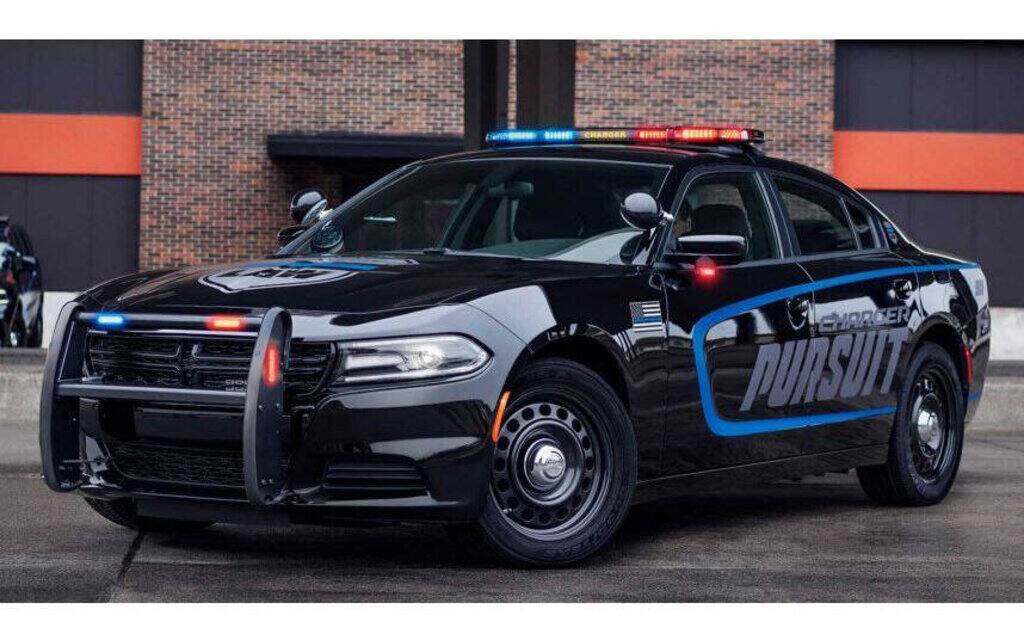 besoin de voitures de police rapides en carbone