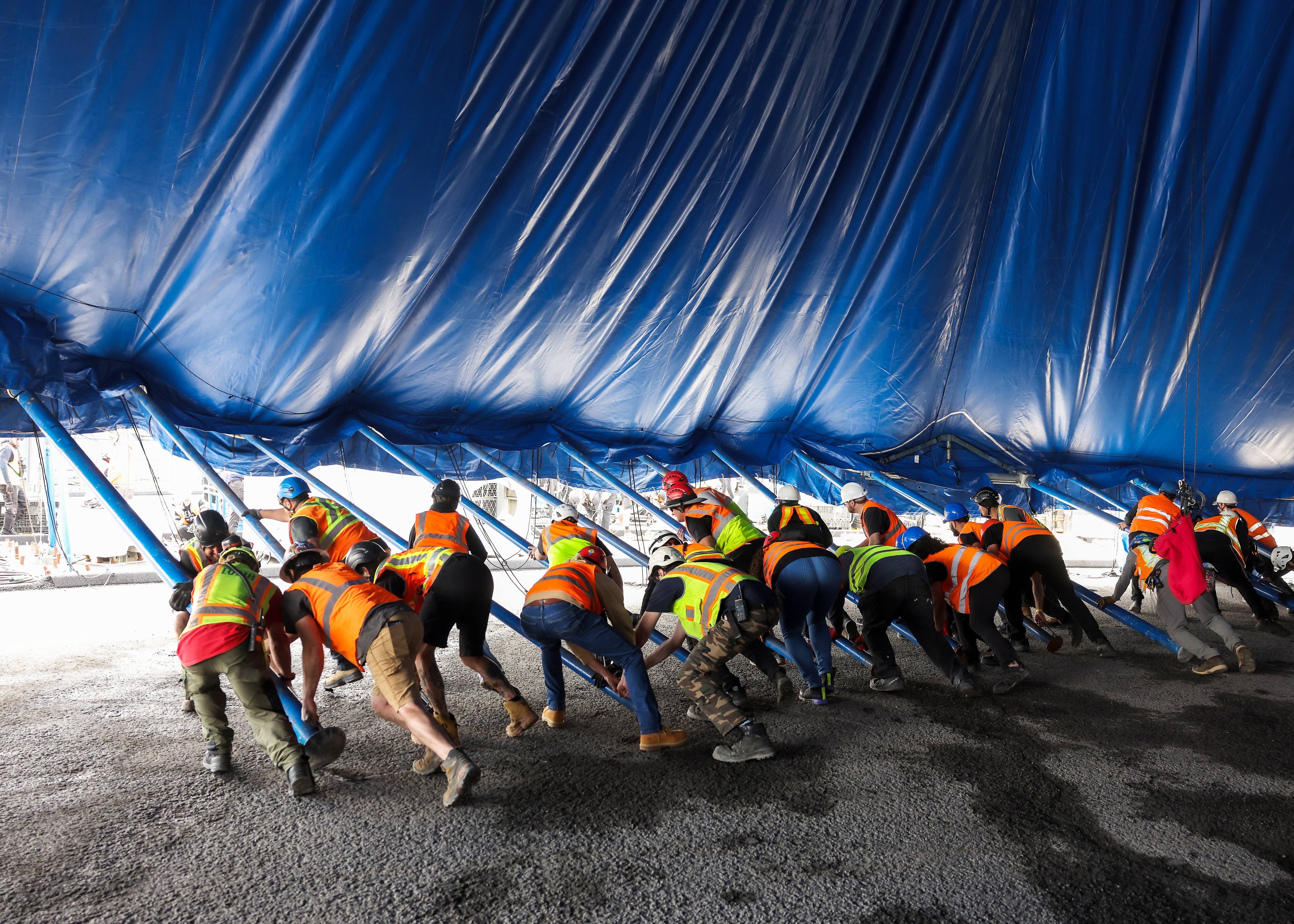 Le Cirque du Soleil a érigé son chapiteau dans le Vieux-Port de ...