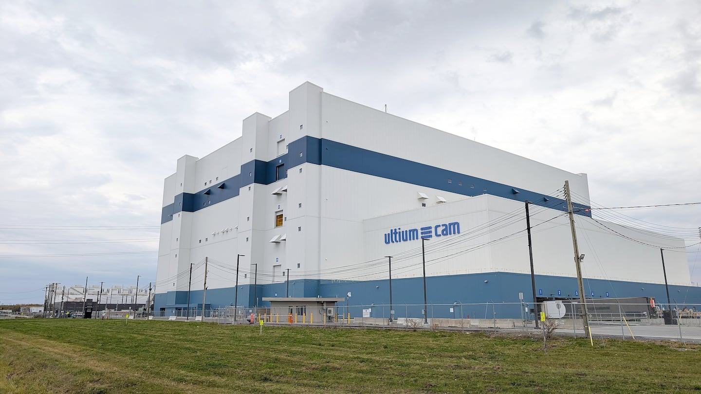 L'usine Ultium CAM de Bécancour amorcera bientôt ses activités de production commerciale
