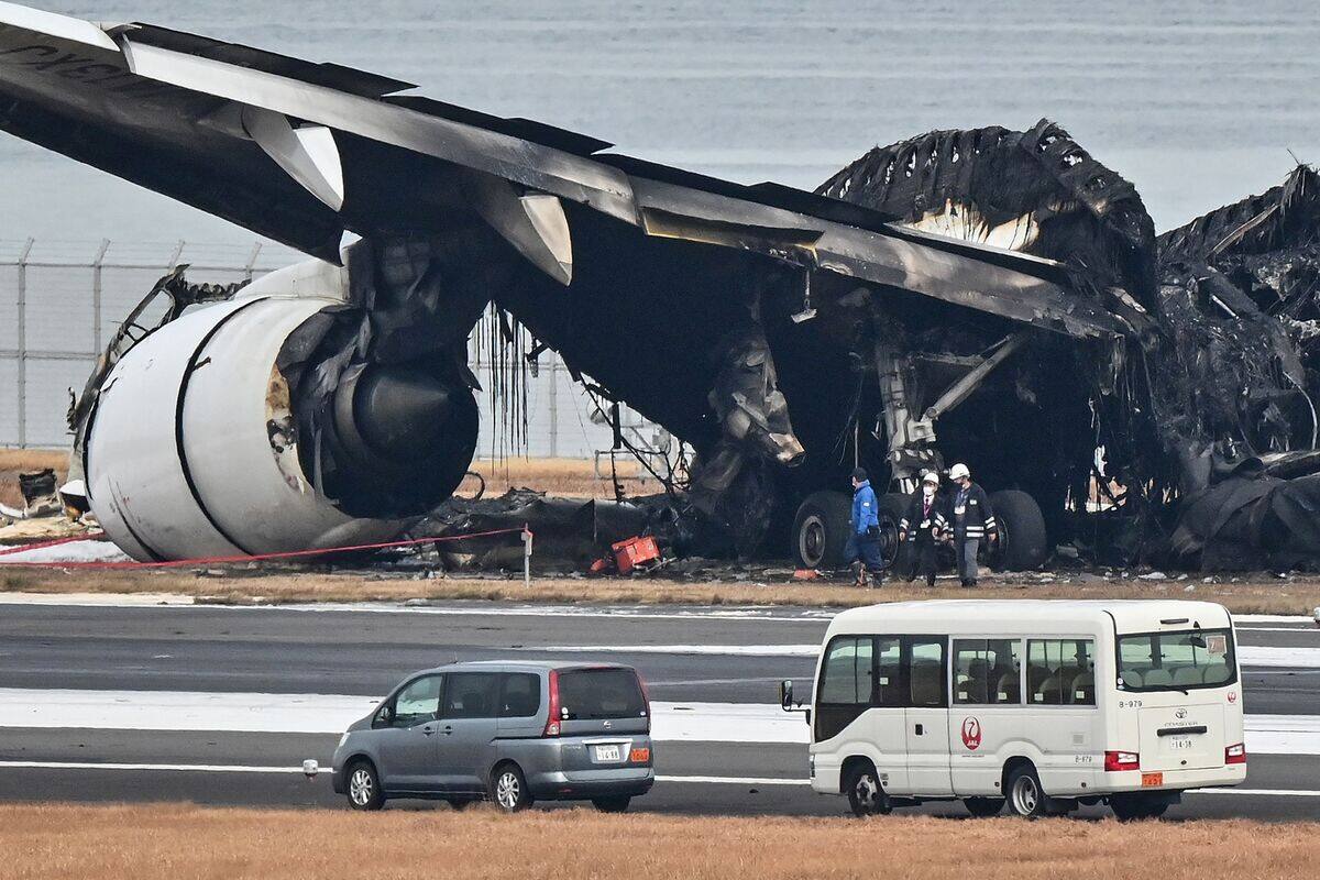 Collision &agrave; l'a&eacute;roport de Tokyo-Haneda: JAL dit que son avion &eacute;tait autoris&eacute; &agrave; atterrir