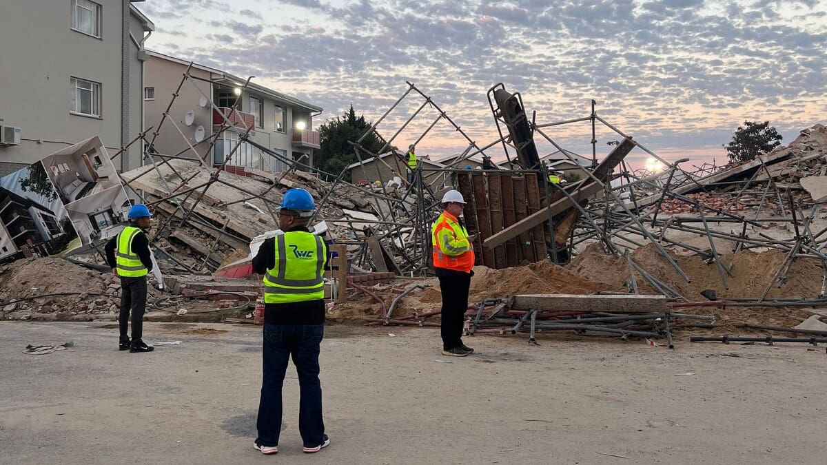 Afrique du Sud: un survivant sorti des décombres d’un immeuble effondré lundi