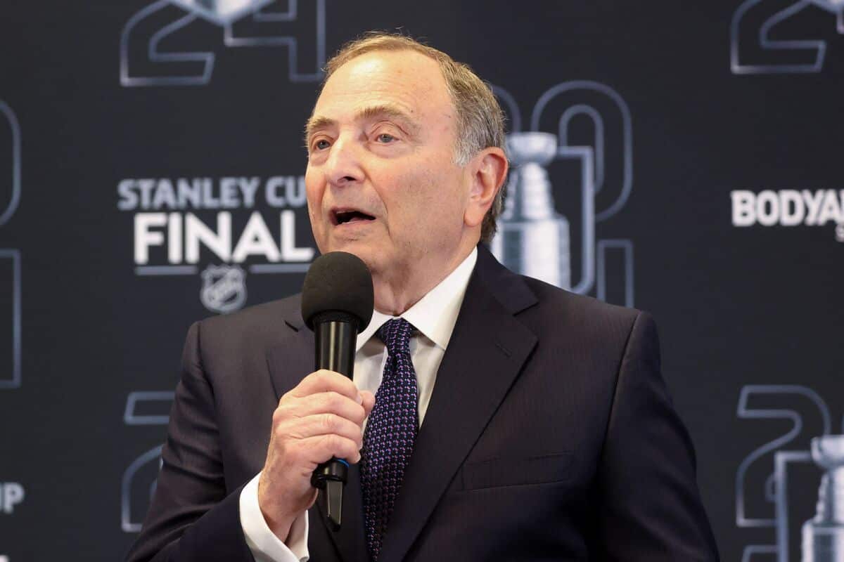 Pas de coupe Stanley au Canada : Bettman se d&eacute;fend