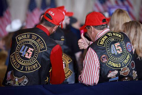 Incluso los motociclistas dedicados a Trump han estado allí.