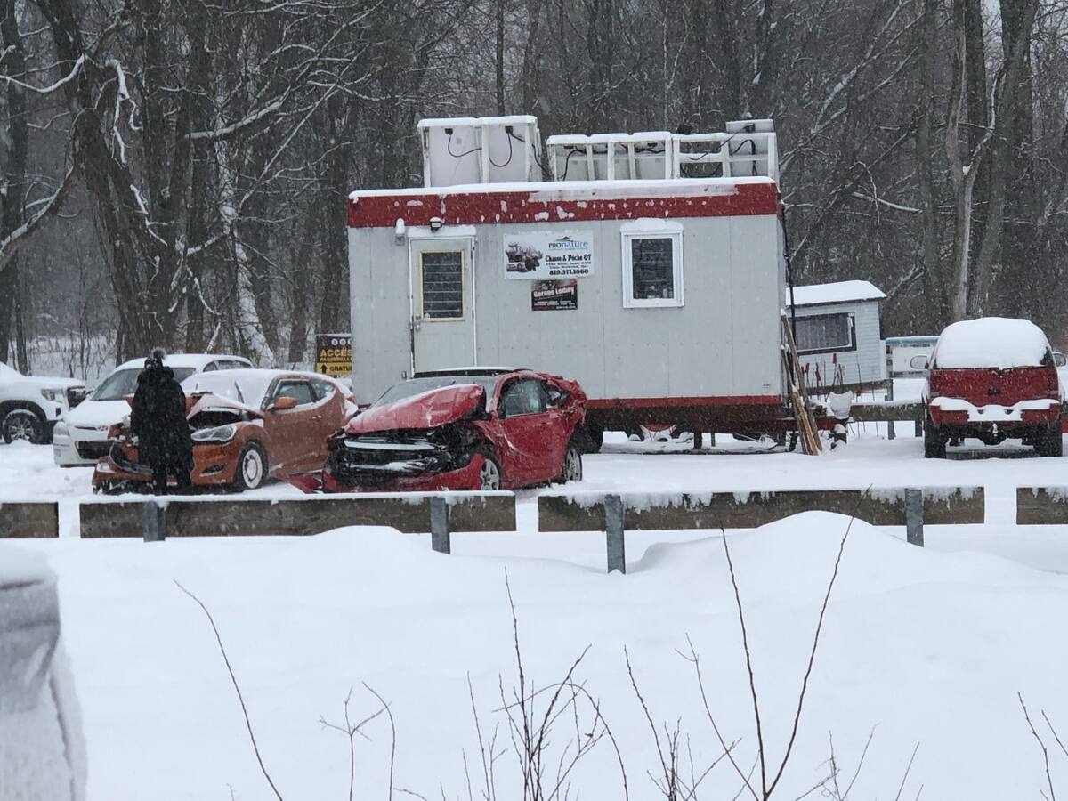 [EN IMAGES] Grave accident sur l’A40, direction est, à Yamachiche JDM