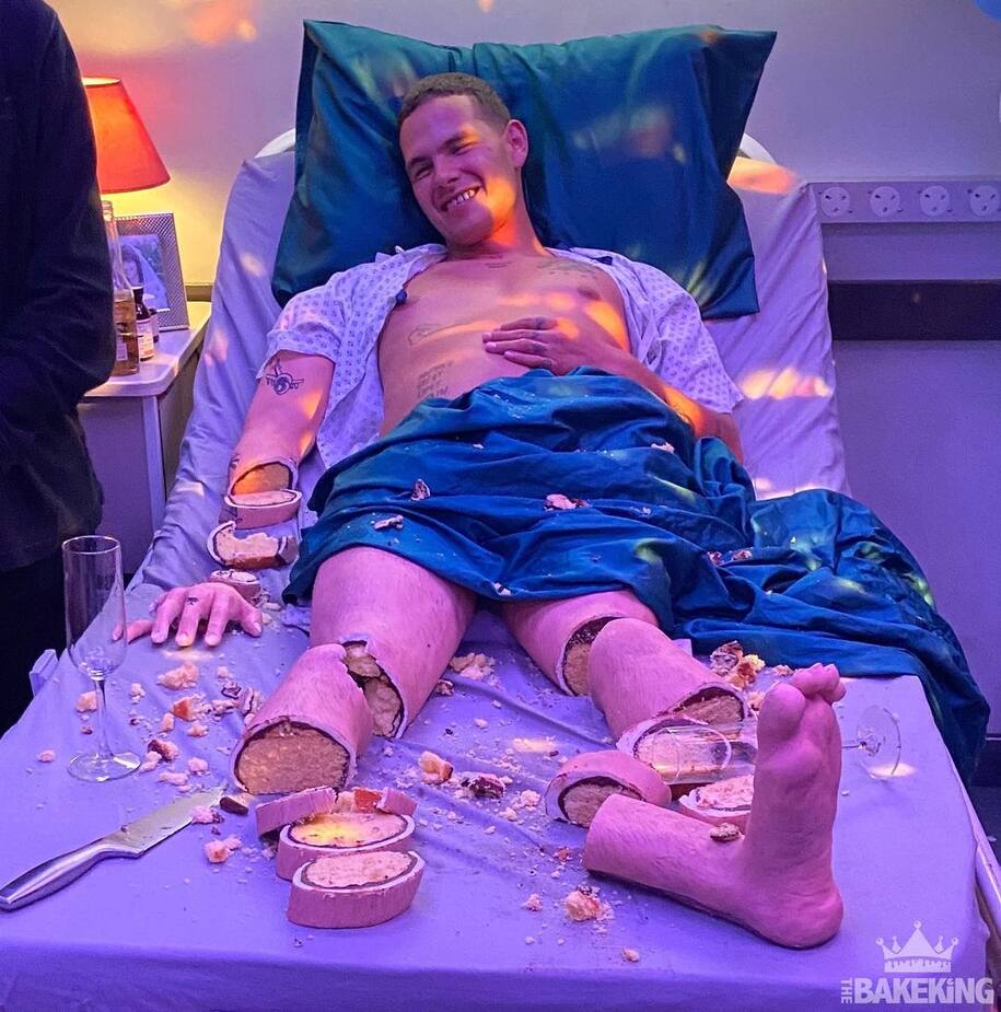 Image principale de l'article Ce gâteau en forme de malade crée des malaises