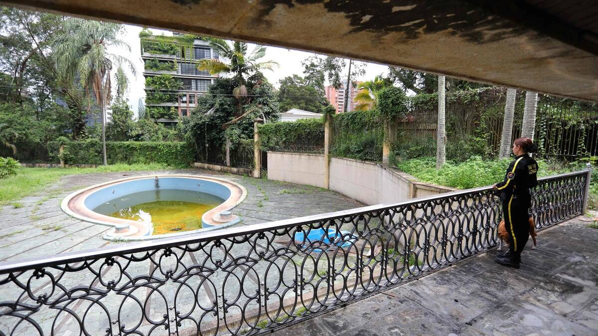 Robinets en or, baignoire en forme d’huître: les propriétés excentriques des narcos mises au service des victimes en Colombie