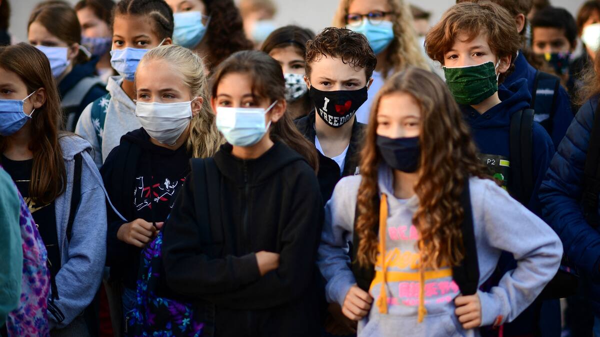 Face au rebond épidémique, la France resserre la vis