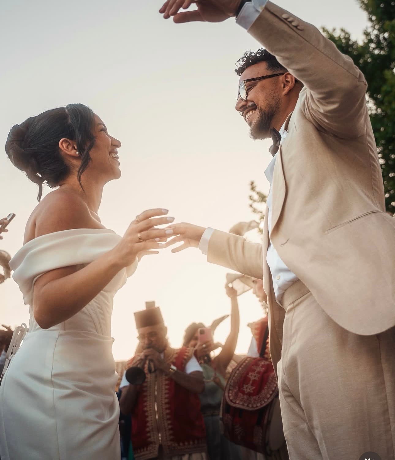 La femme de Mehdi Bousaidan partage de superbes photos souvenirs de leur mariage, il y a un an, avec son «prince charmant»