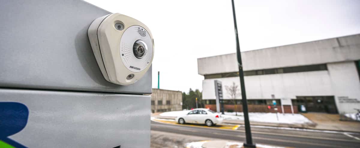 D’inquiétantes caméras chinoises dans une cinquantaine de villes, ministères et hôpitaux québécois