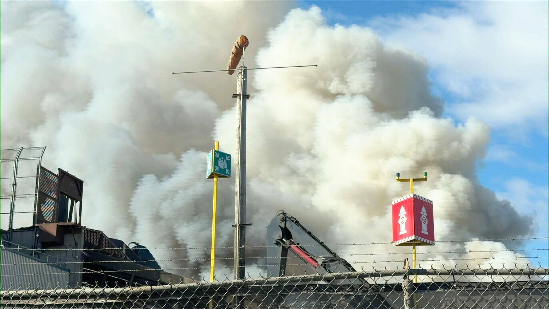 «Ça sentait fort»: plusieurs citoyens incommodés par le feu chez AIM ...