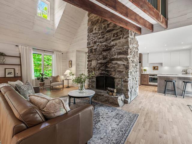 Maison au charme champêtre à vendre pour 747 700$