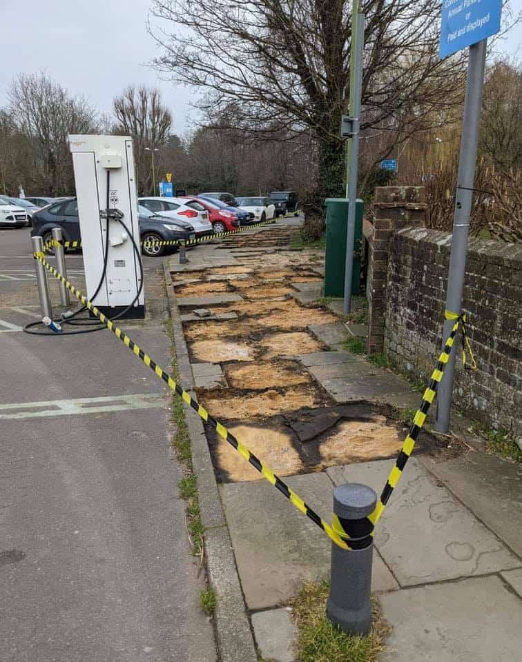 Un village se fait voler un bout de trottoir 