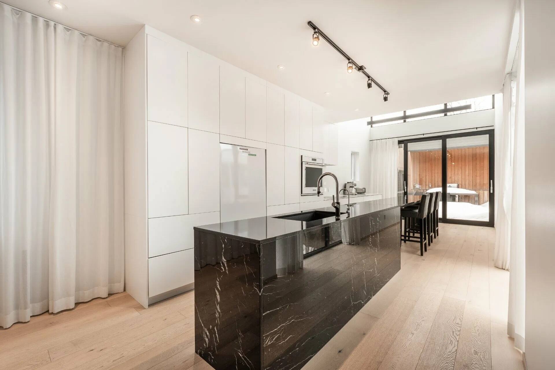 Un penthouse contemporain pour 1 579 000$