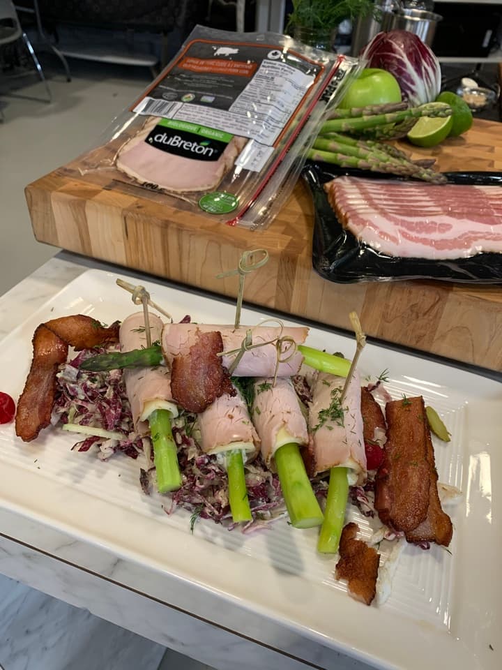 Roulades de longe de porc, asperges, bacon