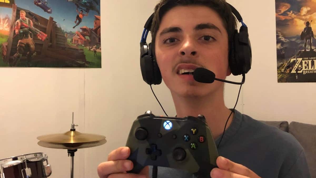 Papai procura parceiros de videogame para seu filho autista e encontra milhares no Facebook Papai procura parceiros de videogame para seu filho autista e encontra milhares no Facebook