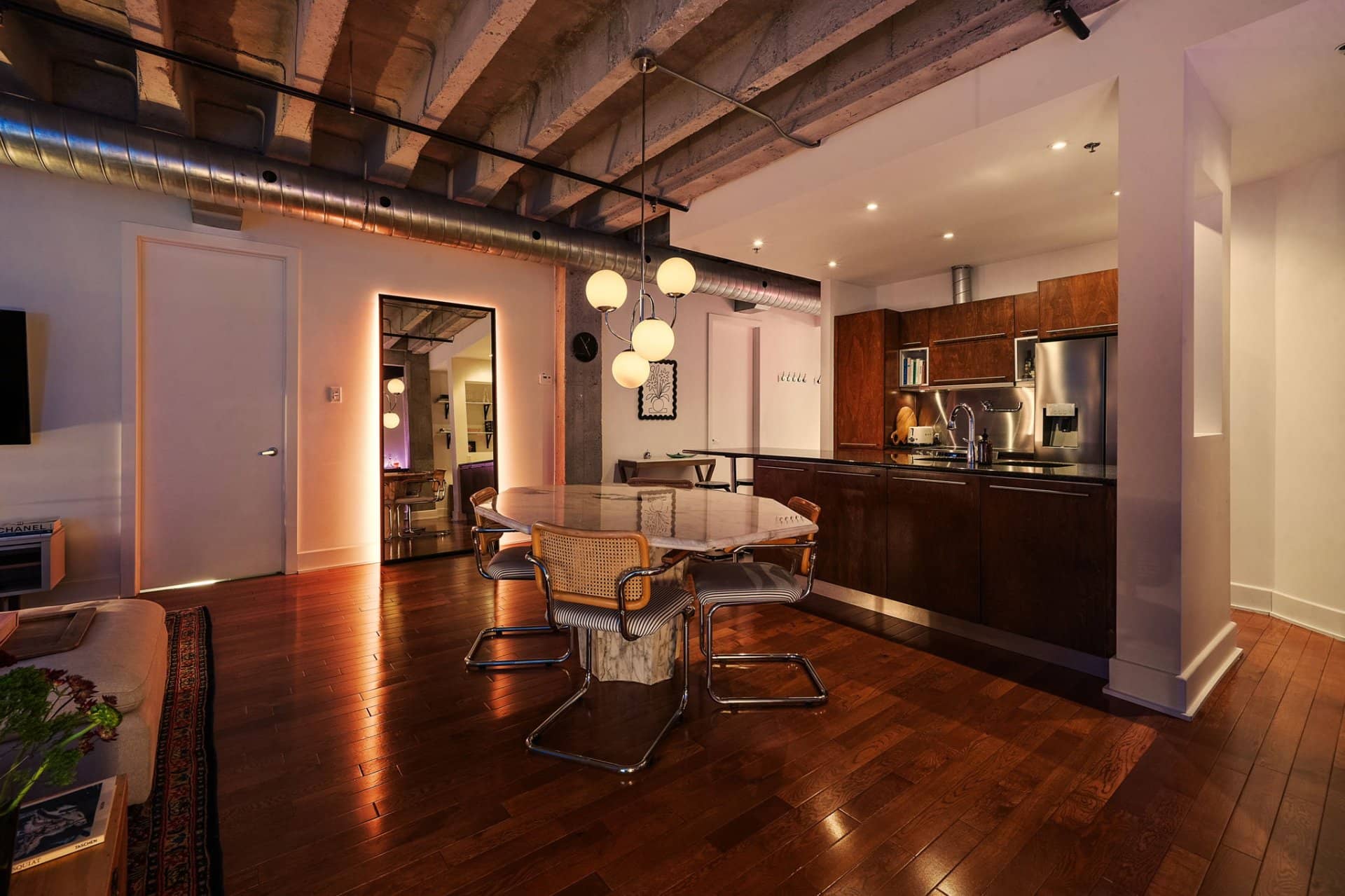 Image principale de l'article Un fou loft avec fenêtres arquées à vendre