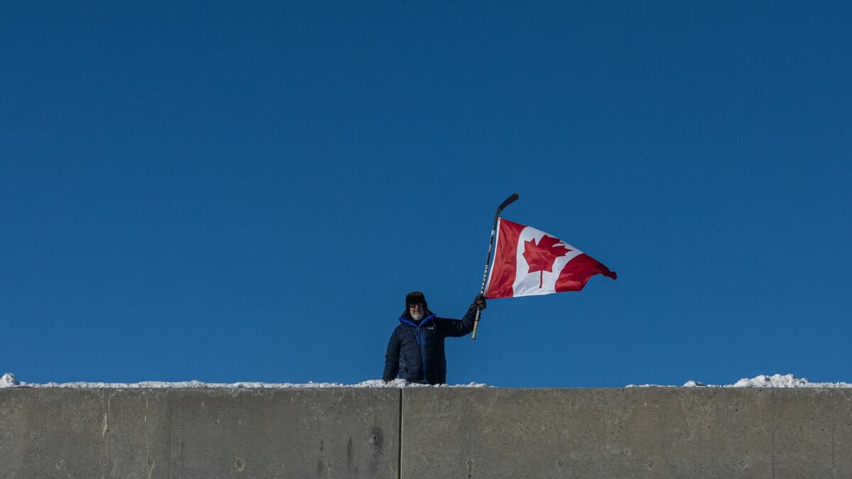 De nombreuses armes saisies au blocus de Coutts, 11 arrestations