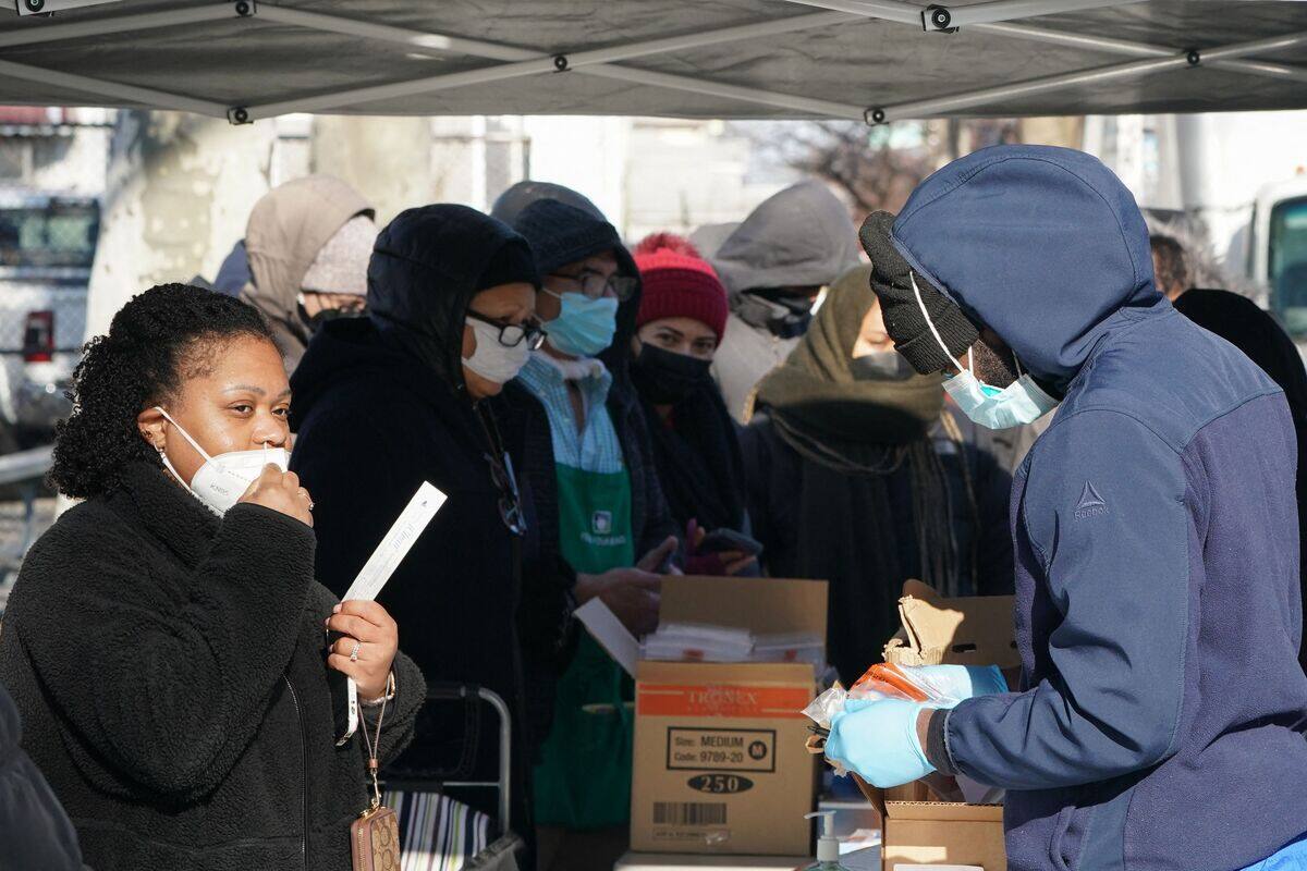 Omicron: les contaminations flambent avant No&euml;l