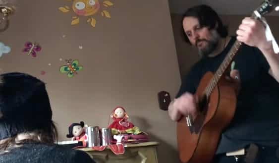 Image principale de l'article Karl Tremblay chante «Sur mon épaule» 