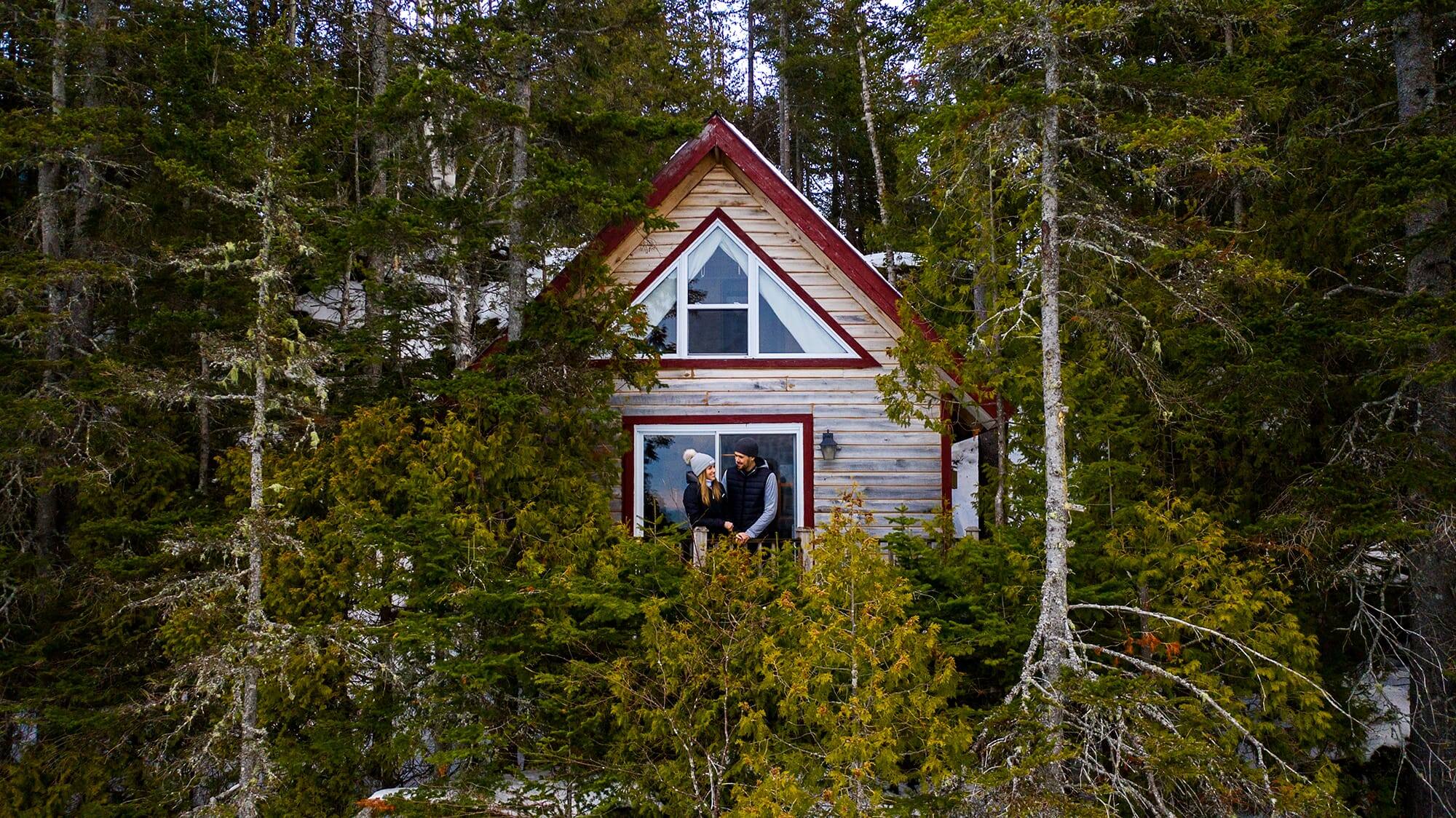 Des chalets (vraiment) uniques &agrave; louer sur les falaises du Bic
