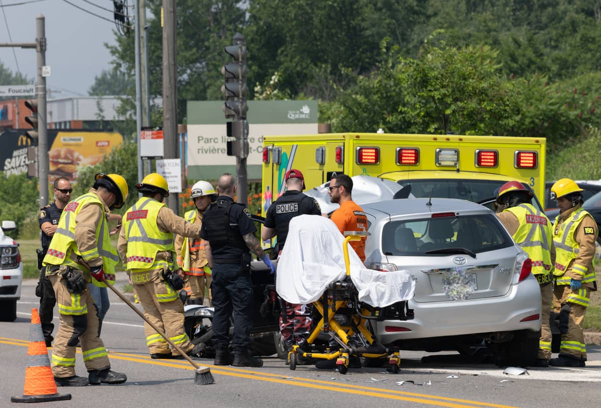 Accident sur le boulevard Hamel, impliquant une auto et une moto. Québec, mardi le 15 juillet 2025. Photo, NumériQ, MARCEL TREMBLAY
