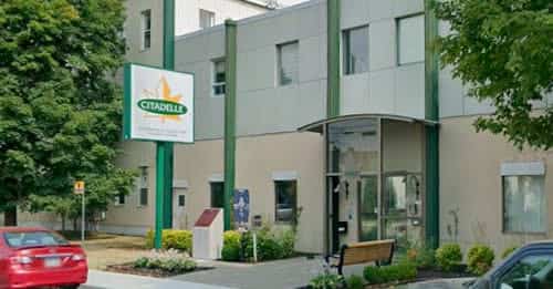 Sirop d&rsquo;&eacute;rable: piquetage des travailleurs gr&eacute;vistes jeudi matin &agrave; la Coop&eacute;rative Citadelle