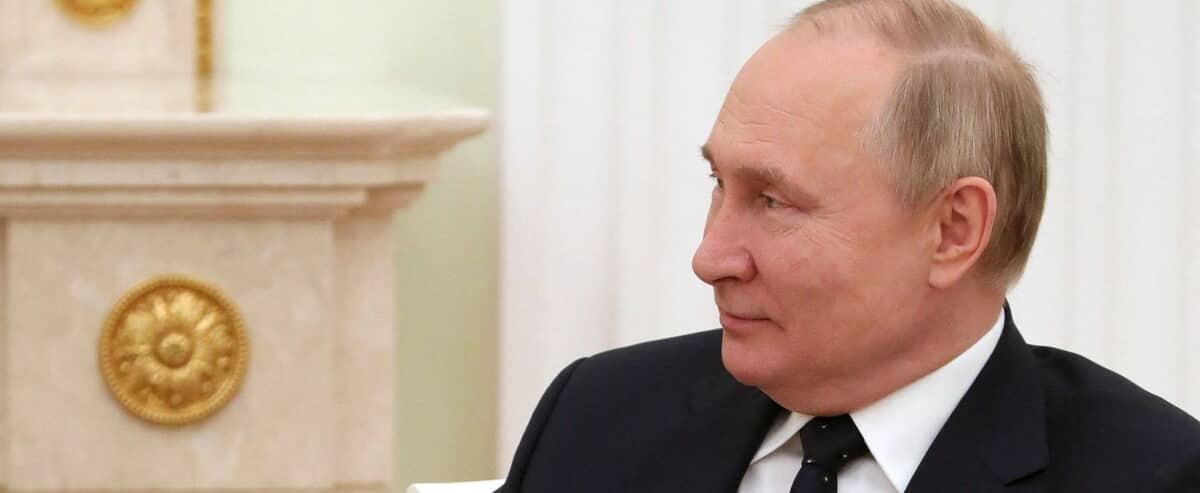 Crimes de guerre: Poutine mériterait d’être en prison pour ses crimes