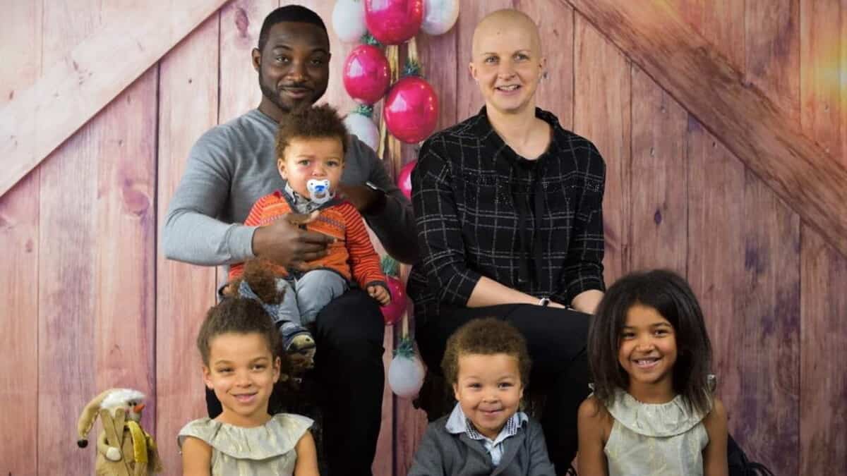 «Je refuse de baisser les bras»: une mère de famille frappée d'un cancer mène une véritable course contre la montre