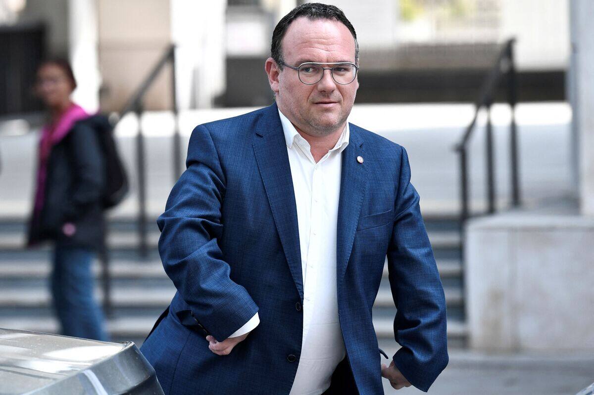 Un ministre fran&ccedil;ais vis&eacute; par une plainte pour tentative de viol