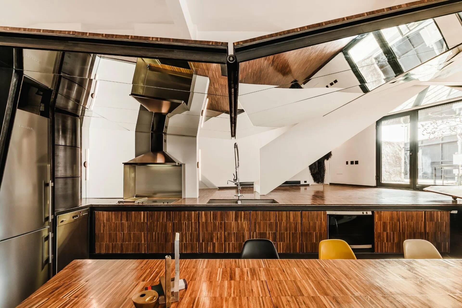 Une maison architecturale à vendre pour 999 000$