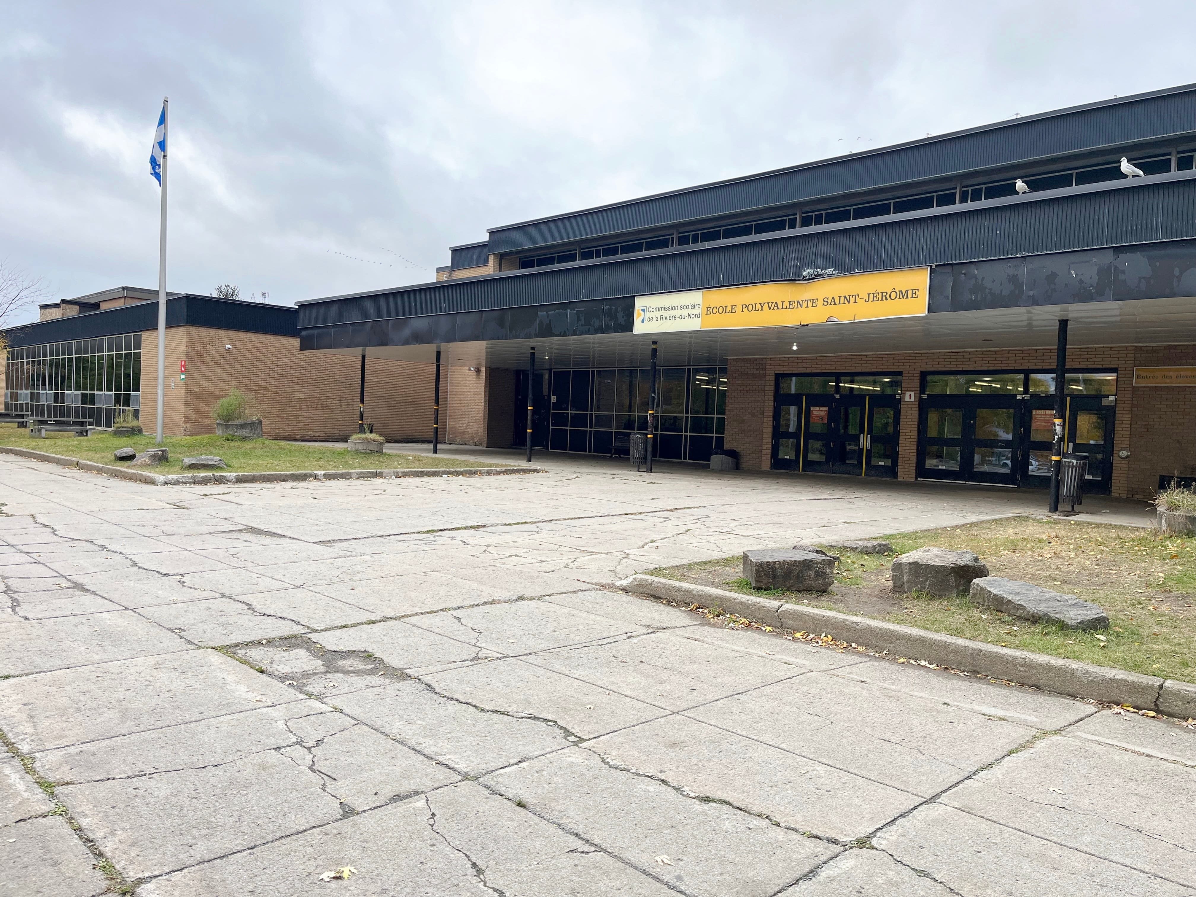 [EN VIDÉO] Ado poussée devant tout le monde: ses parents dénoncent la violence chronique dans une école secondaire