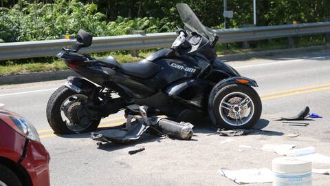 Serious collision in La Jacques-Cartier: motorcyclist suffers injuries