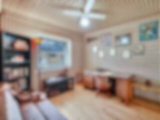 Un condo complètement tapissé de canettes de bière