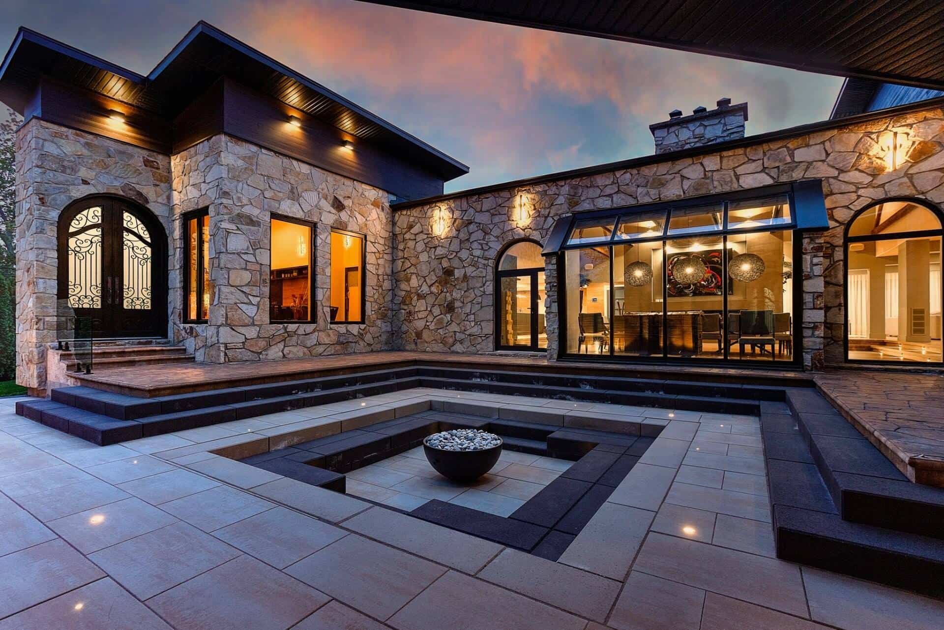 Une immense villa de 24 pièces pour 3 250 000$