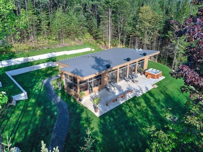 Un chalet de luxe avec accès au Lac Nick à vendre pour 650 000 à