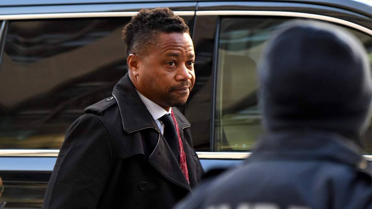 Cuba Gooding Jr reconnaît avoir embrassé une serveuse de force