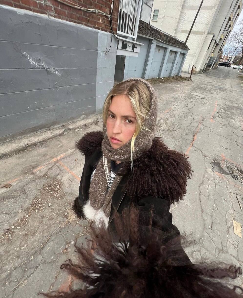 Claudia Bouvette est méconnaissable dans ce look