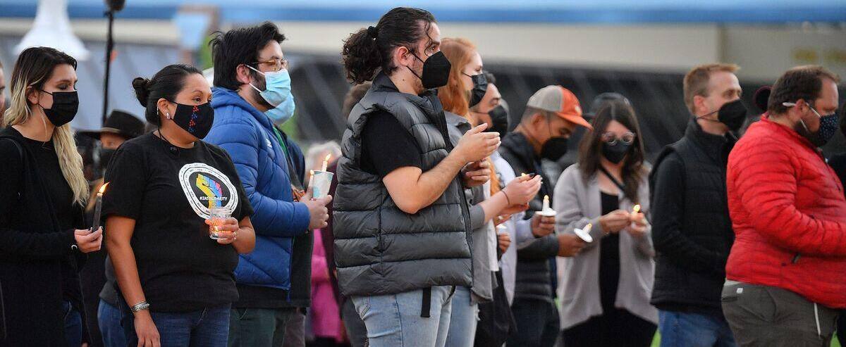 Après le tir fatal d’Alec Baldwin, les appels à bannir les armes sur les tournages se multiplient