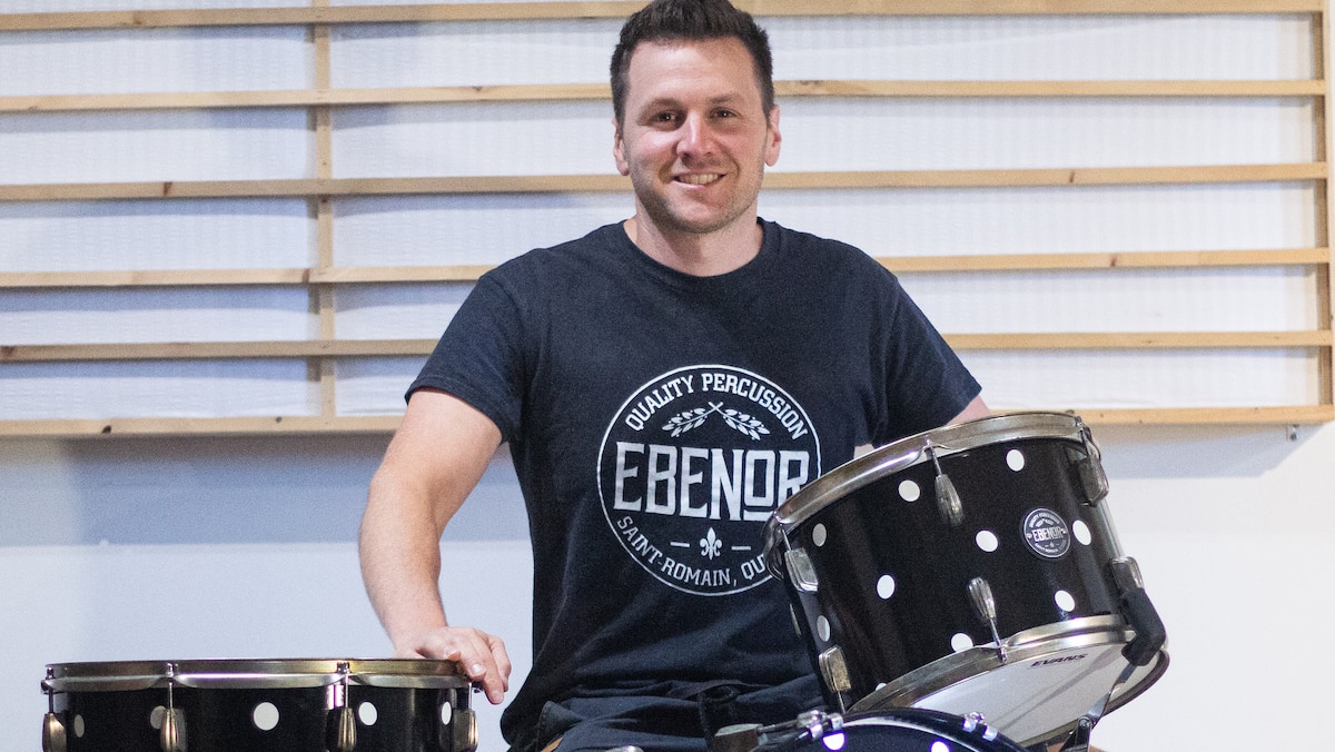 «C’est un très grand sentiment de fierté»: la nouvelle batterie québécoise d’Angine de Poitrine est signée Ebenor Percussion