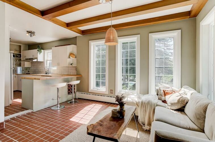 Maison centenaire avec vue sur l’eau à 699 900$