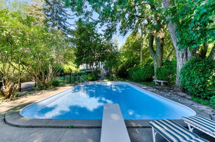 Une ravissante maison centenaire avec vue sur l’eau à Repentigny à