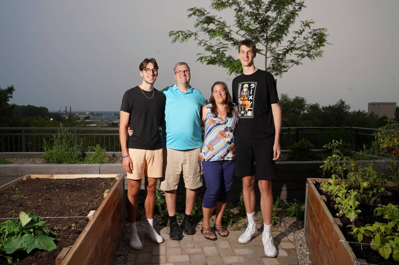 «On a travaillé fort pour qu’il soit fier d’être grand»: le père d ...