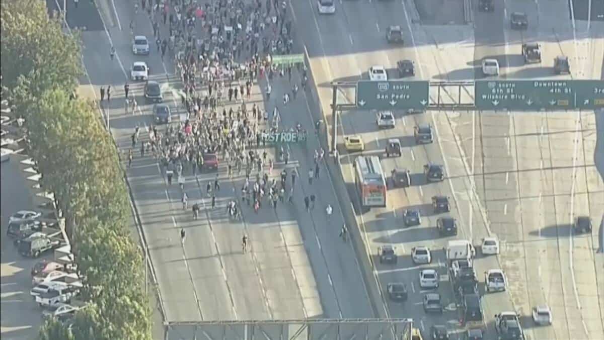 À VOIR | Des milliers de manifestantes prennent les rues américaines d'assaut