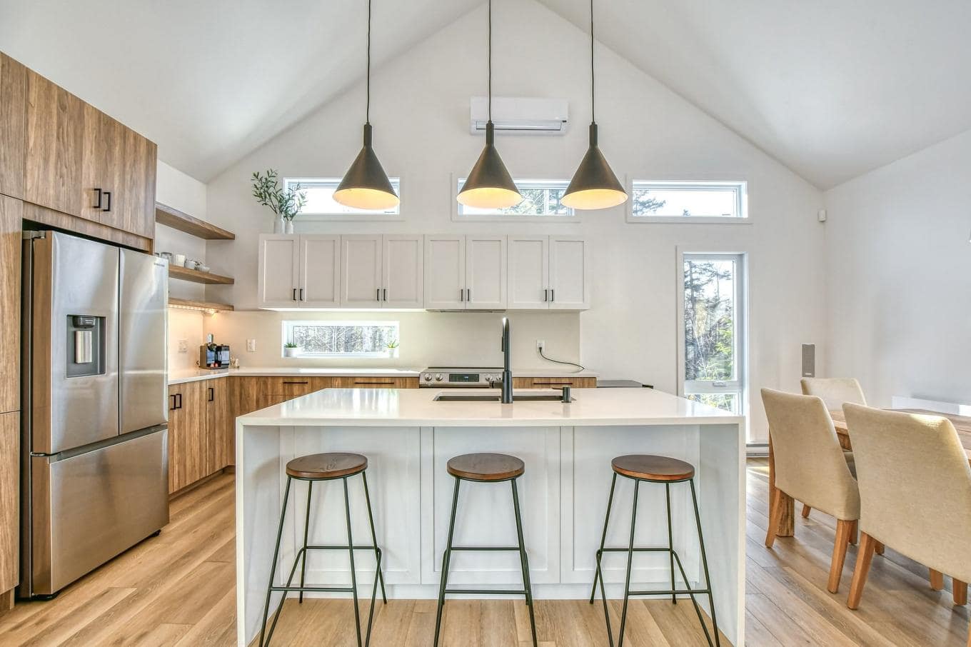 Une maison « modern farmhouse » à 719k + taxes