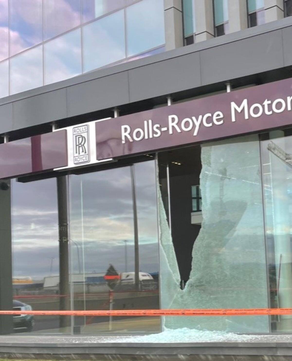 Un concessionnaire automobile cibl&eacute; par des coups de feu