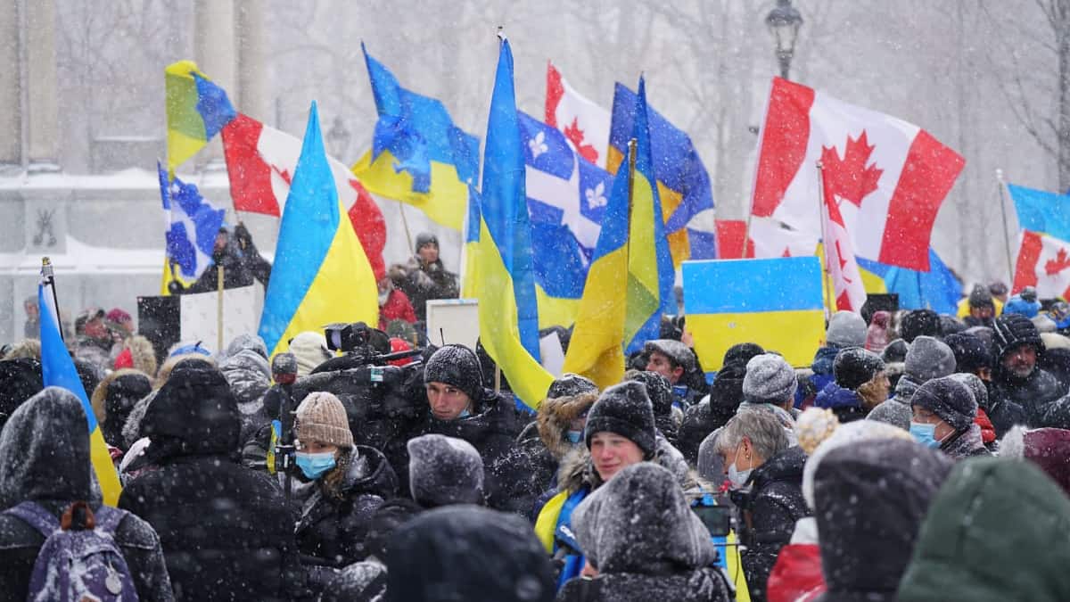 Ukraine : Un millier de manifestants pour la paix à Montréal