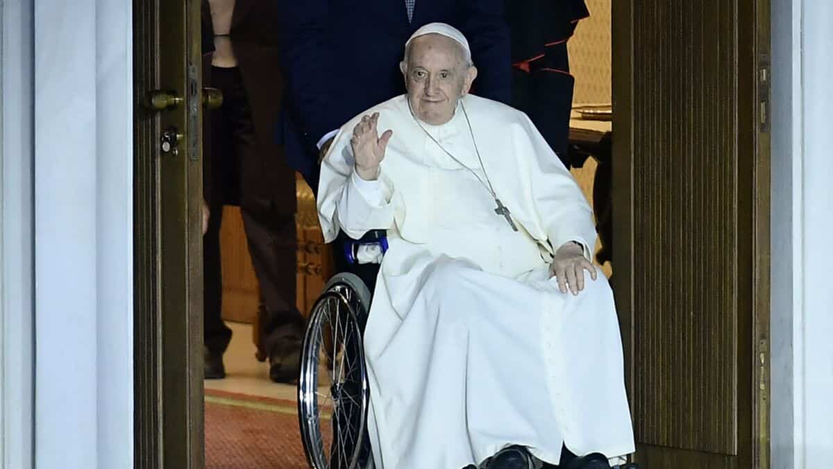 Le pape se rendra bien au Québec fin juillet malgré ses douleurs au genou