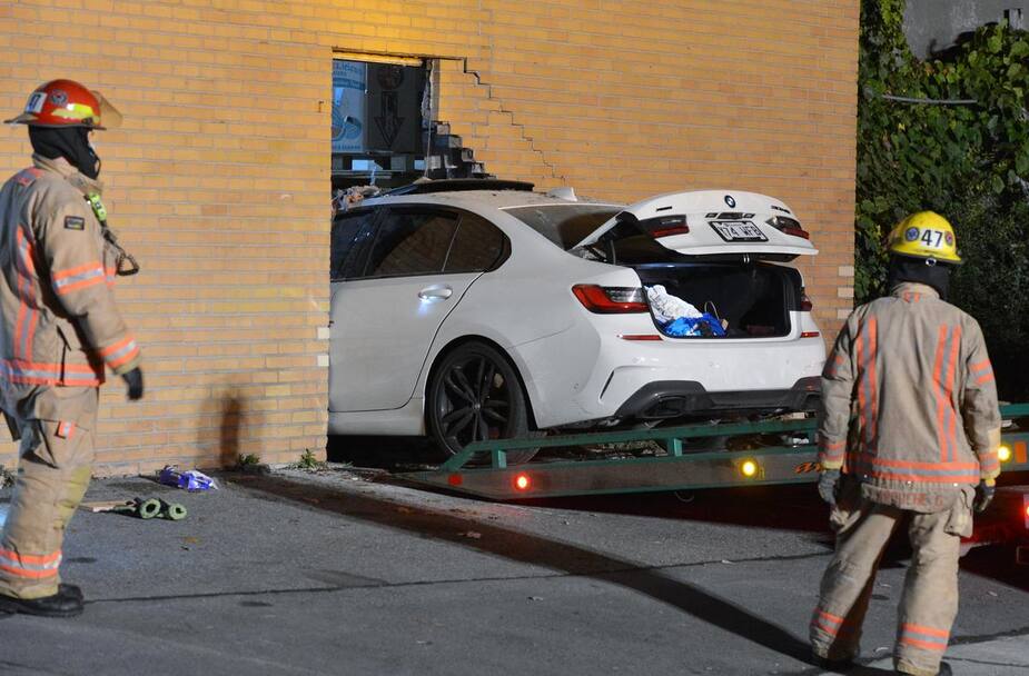 Image principale de l'article Un homme arrêté pour avoir encastré sa voiture